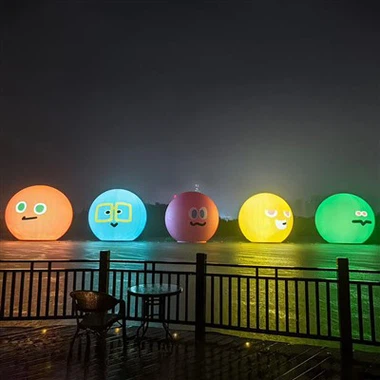 Oppblåsbar reklame søt tegneserie-emoji